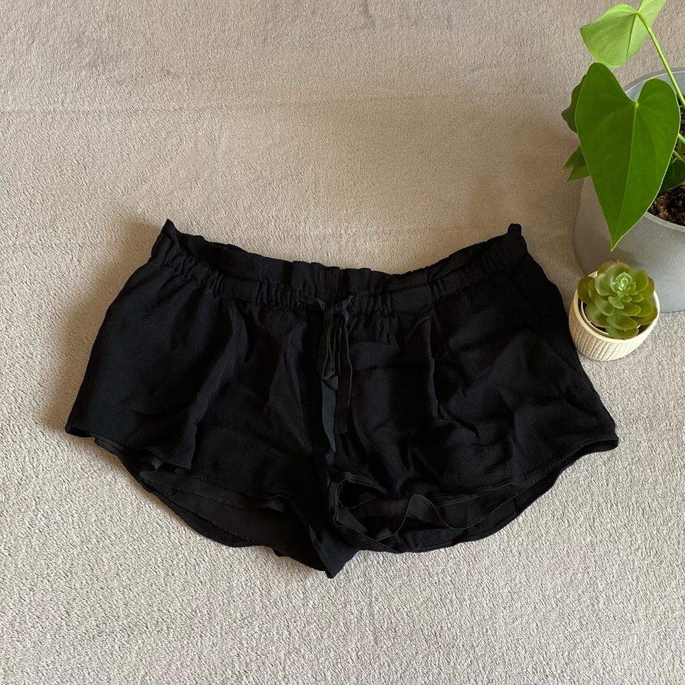 Aritzia Wilfred black shorts size small